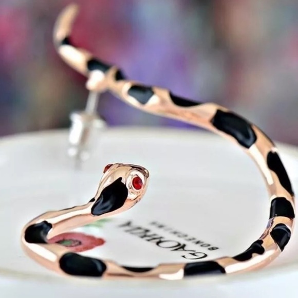 🐍 Slithering Snake Earring Ear Cuff - Picture 3 of 5